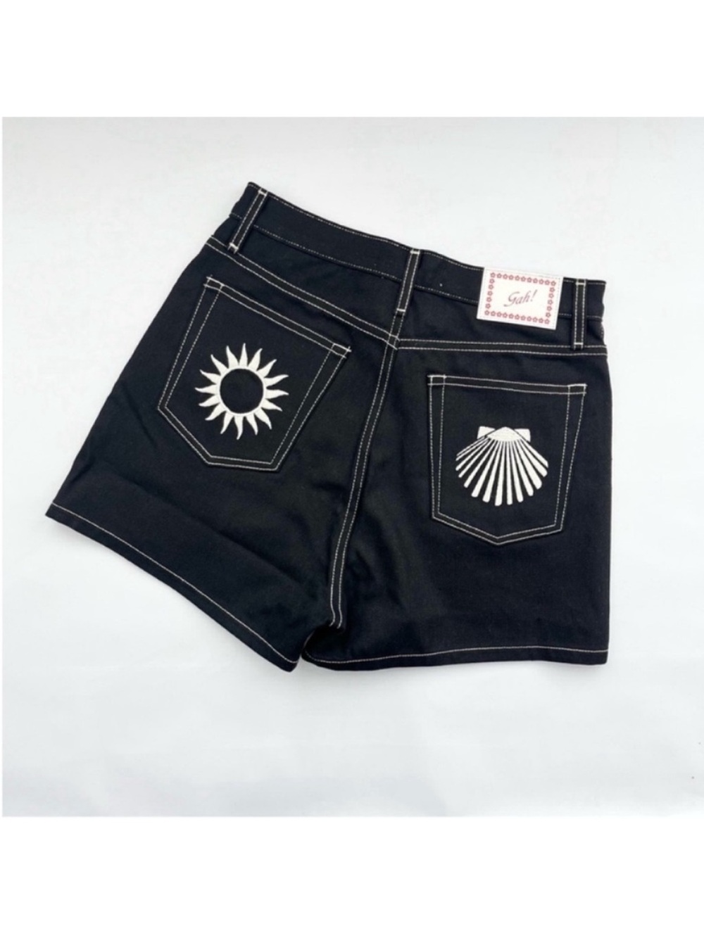 Lisa Says Gah Embroidered Shorts Black Denim NEW - Picture 2 of 7